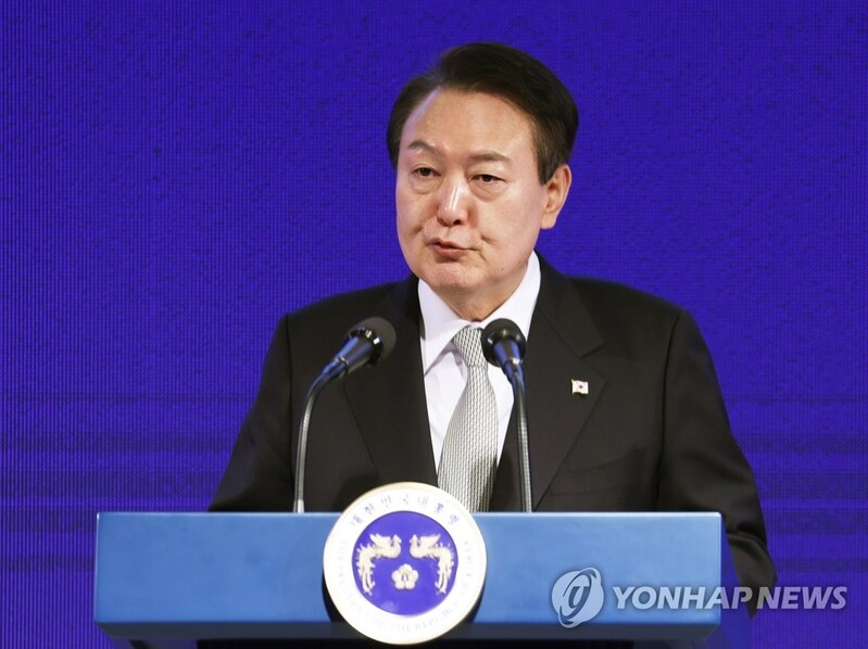 Yoon's approval rating rises to four-month high of 38.2 pct: poll