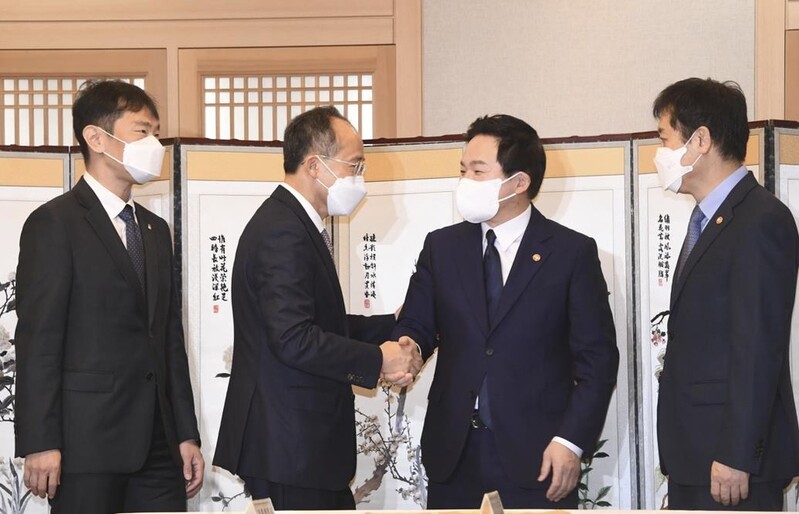 (2nd LD) S. Korea to begin eased lending rules next month