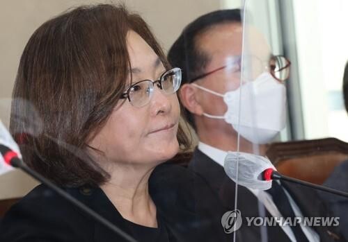 Yongsan Ward office failed to answer calls about mobile alerts over Itaewon crowd crush for over 1 hour