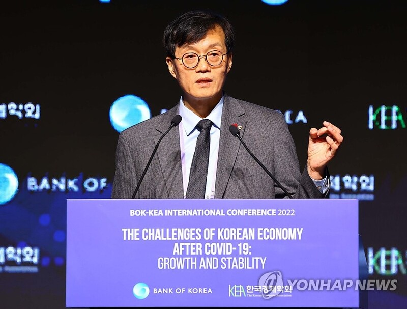 (2nd LD) BOK chief says continued monetary tightening necessary but worries about 'growing signs of stress'