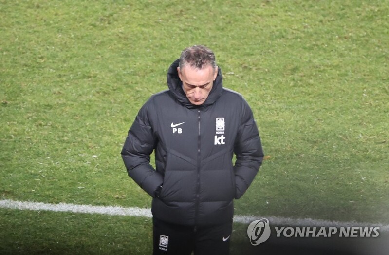 S. Korea coach hints at using multiple formations at World Cup