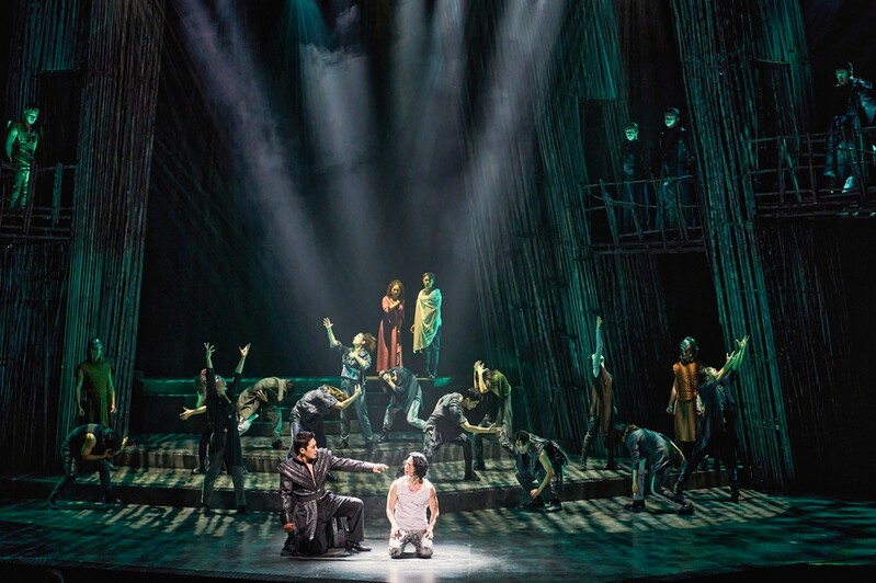 7년 만에 돌아온 '슈퍼스타' 예수…록 샤우팅으로 구원 노래하다