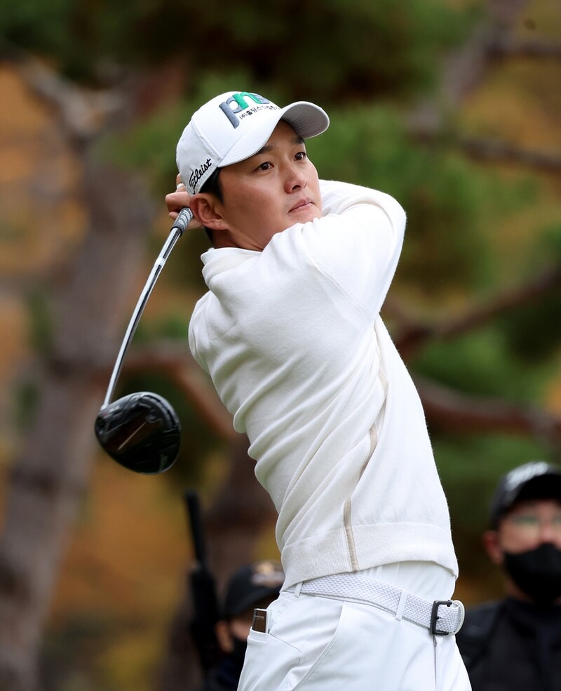 '잊혀진 천재' 김영수, KPGA 코리안투어 최고 선수 '우뚝'