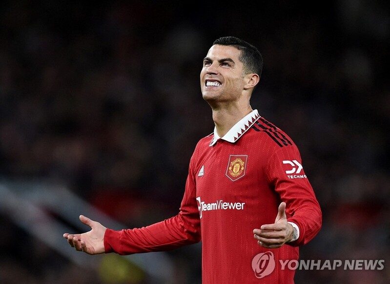 호날두 "텐하흐 감독 존경하지 않아…퍼거슨 떠난 후 발전 없다"