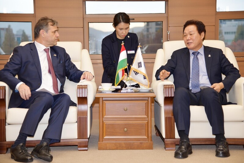 [동정] 박완수 경남지사, 주한 헝가리 신임대사 접견