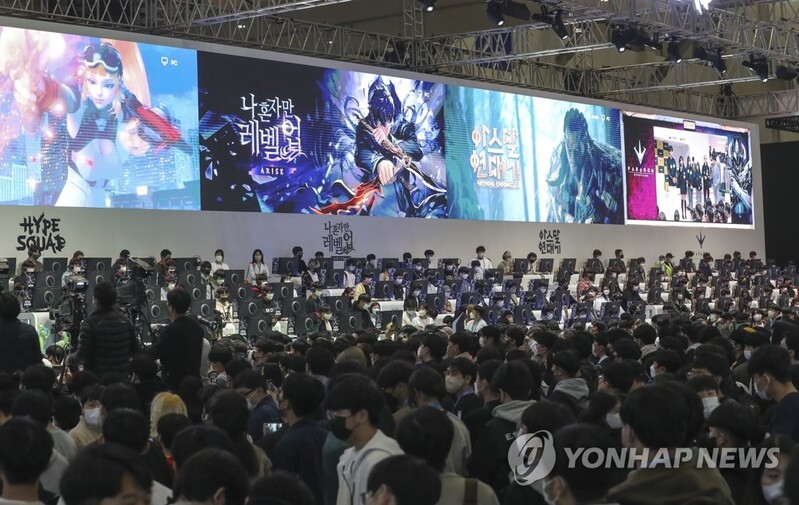 [지스타] 막 오른 최대 게임축제…첫날 전국 게이머 '북적'(종합)