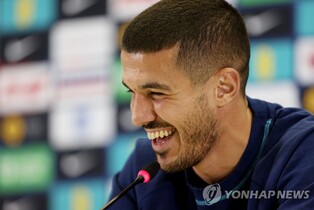 [월드컵] 英수비수 "우린 정치인 아니지만…축구는 모두를 포용해야"