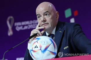 (World Cup) FIFA chief hammers Qatar critics for 'hypocrisy,' defends progress in improving human rights