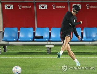 (World Cup) S. Korea hoping for Son Heung-min's quick return from facial injury