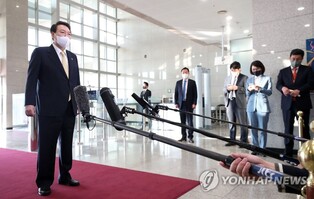 (2nd LD) Yoon indefinitely suspends routine Q&As with reporters