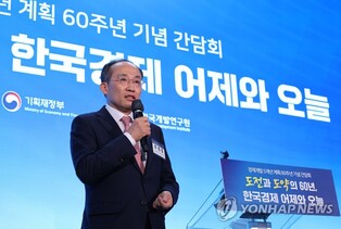 Finance minister renews need to delay new financial tax law