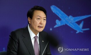 Yoon says gov't must help increase exports, pave way for overseas expansion