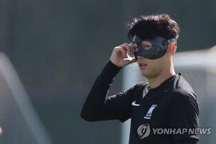 (World Cup) Masked Son Heung-min to start vs. Uruguay