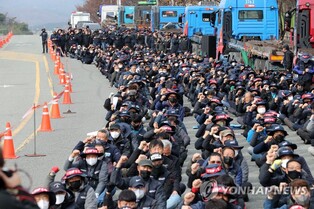 (LEAD) Truckers' strike cripples shipments in cement, steel industries