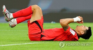 (LEAD) (World Cup) Key defender skips training to nurse minor calf injury
