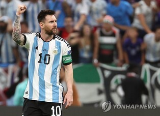 [월드컵] '메시 결승골' 아르헨티나, 멕시코 2-0 완파하고 '기사회생'