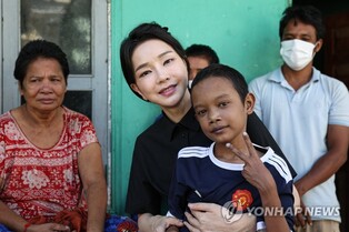 Sick Cambodian child who met S. Korean first lady to receive surgery in Seoul: official