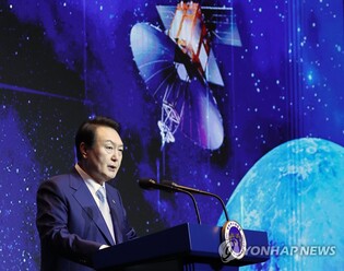 Yoon says S. Korea aims to land spacecraft on moon in 2032