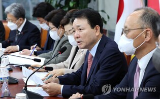 (LEAD) Ruling party urges striking truckers to return to work