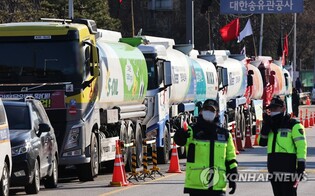 (LEAD) Shipments of containers, cement recover as truckers' strike wanes