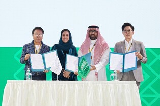 Lee Soo-man meets Saudi princess 'Let's hold a K-pop festival that plants tree'