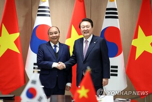 Yoon, Vietnamese president agree to establish comprehensive, strategic partnership