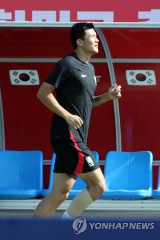 (LEAD) (World Cup) Injured defender Kim Min-jae returns to S. Korean starting lineup vs. Brazil