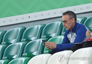 (World Cup) During record-long tenure, Bento brought stability, structure to S. Korean football