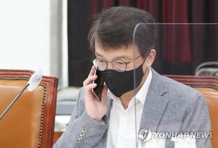 Justice minister seeks 1 billion-won in damages against opposition lawmaker over luxury party allegations