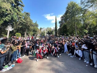 TFN successfully performs street performance in Mexico City with three thousand fans