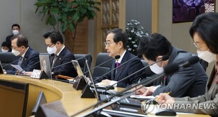 PM says experts thinking about lifting indoor mask mandate in late January