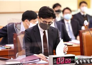 (LEAD) Police raid YouTube channel over attempt to enter justice minister's home