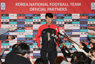 [Moment to Focus] Football team returns from World Cup
