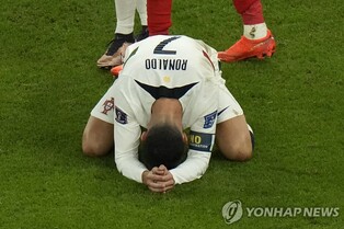 [월드컵] '8강 탈락' 포르투갈 산투스 감독 "호날두 벤치 결정 후회 안해"