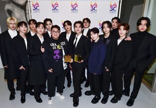 Bang Si-hyuk and SEVENTEEN wins Culture Ambassador Award at U.S. 'LA3C'