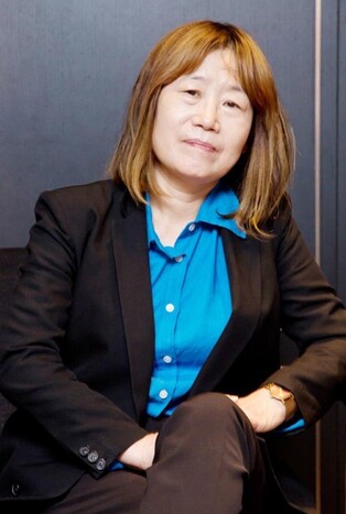 '오마주' 신수원 감독, 올해의 여성영화인상 수상