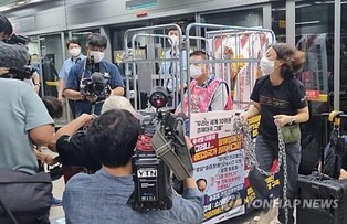 Seoul to make subway trains not stop if necessary over protests by disabled advocacy group