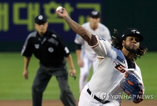 KBO's Eagles re-sign pitcher Pena