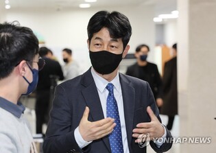 Pro-Moon lawmaker raps Yoon's health insurance reform initiative as 'insane'