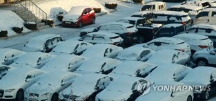 (LEAD) Season's coldest weather grips S. Korea