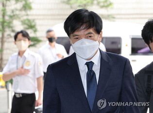 Ex-Seoul district prosecution chief questioned over justice ministry's inspection of Yoon