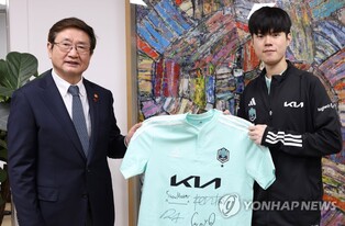 박보균 장관, '중꺾마' 데프트 만나…"꿈에 대한 도전 자극"