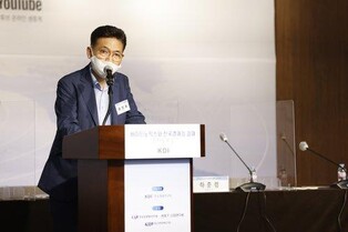 Audit agency mulling probe into former Moon aide over alleged statistics distortion