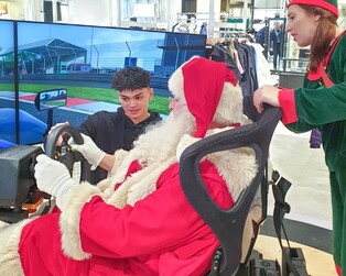 삼성전자, 런던 셀프리지 백화점에 게이밍 체험존 선보여