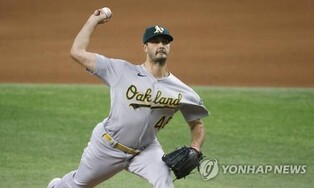 KBO club Eagles sign ex-MLB pitcher Burch Smith