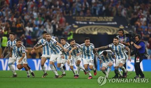 [월드컵] 아르헨, 프랑스 잡고 36년 만의 우승…메시 '골든볼' 영예(종합2보)