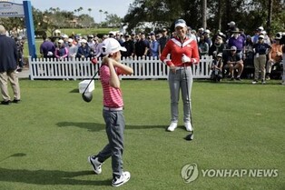 대중 앞에 아들 선보인 소렌스탐 "너무 빠른 성공은 원치 않아"
