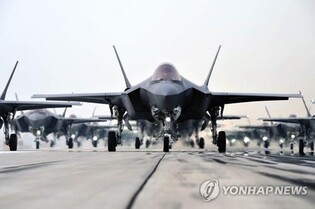 (LEAD) S. Korea, U.S. stage combined air drills involving America's B-52 bomber, F-22 fighters