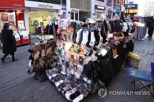 Street vendors in Myeongdong to close on Christmas Eve for safety measure