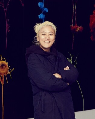 다시 태어난 시든 꽃…스타 사진작가 조선희, 첫 개인작업 전시